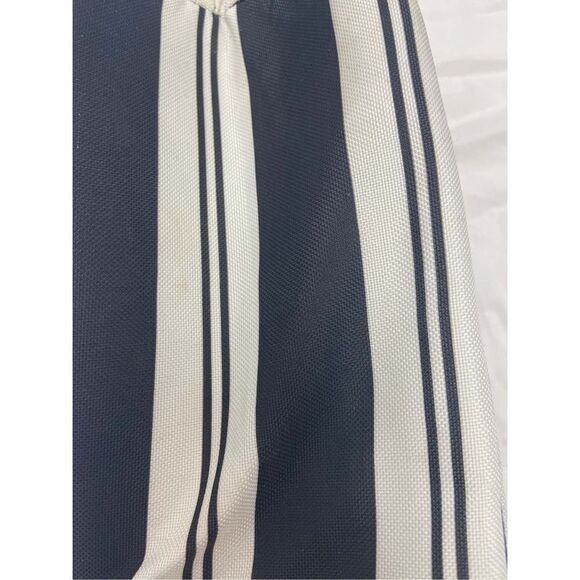 Igloo lunch tote black blue stripes 8x14” zipper and insulated - Picture 2 of 7